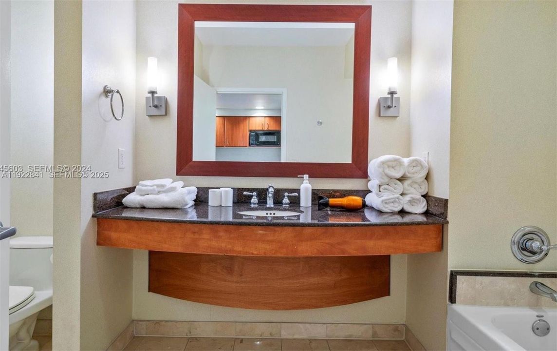 На продажу: $230,000 (0 спален, 1 ванн, 664 Квадратных фут)