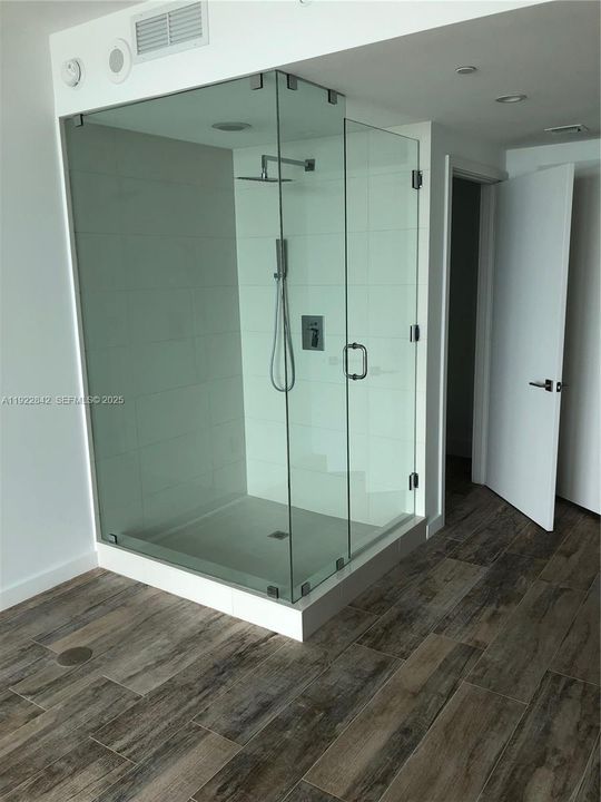 For Rent: $5,400 (2 beds, 2 baths, 1067 Square Feet)