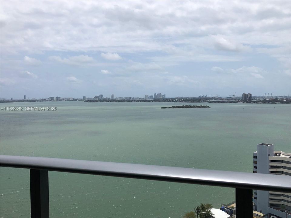 For Rent: $5,400 (2 beds, 2 baths, 1067 Square Feet)