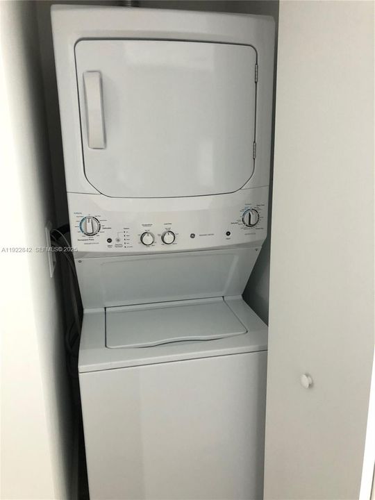 For Rent: $5,400 (2 beds, 2 baths, 1067 Square Feet)