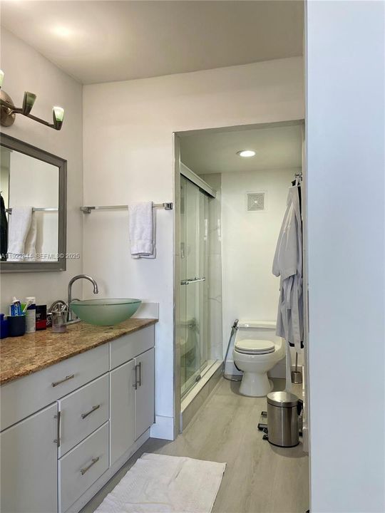 For Sale: $315,000 (1 beds, 1 baths, 800 Square Feet)