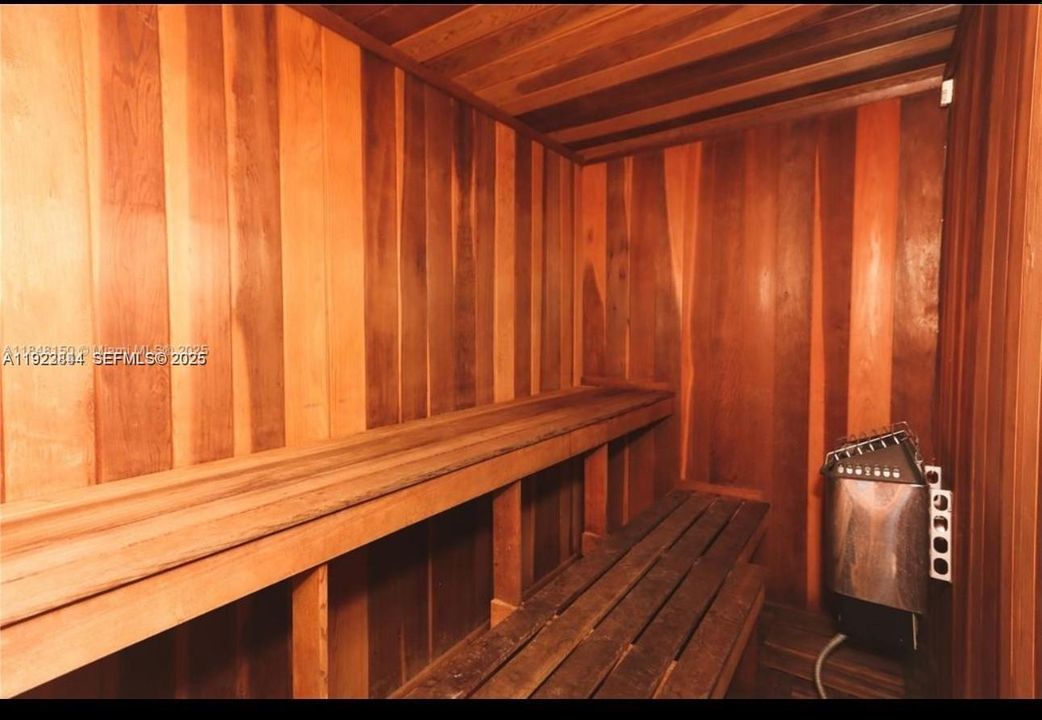 For Sale: $315,000 (1 beds, 1 baths, 800 Square Feet)