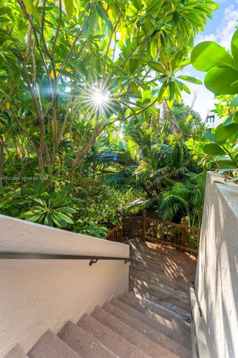 待售: $1,750,000 (3 贝兹, 3 浴室, 1864 平方英尺)