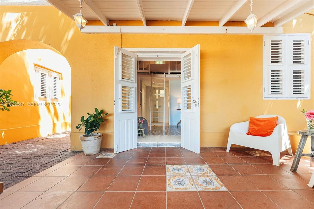 For Sale: $5,950,000 (9 beds, 8 baths, 600 Square Feet)