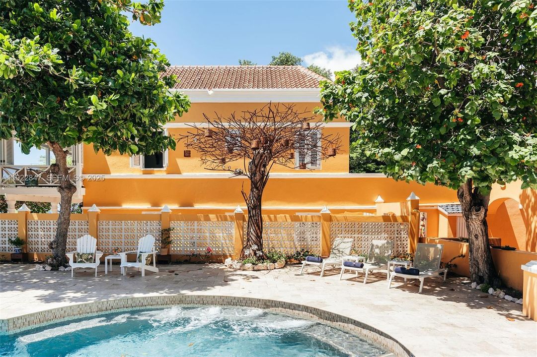 For Sale: $5,950,000 (9 beds, 8 baths, 600 Square Feet)