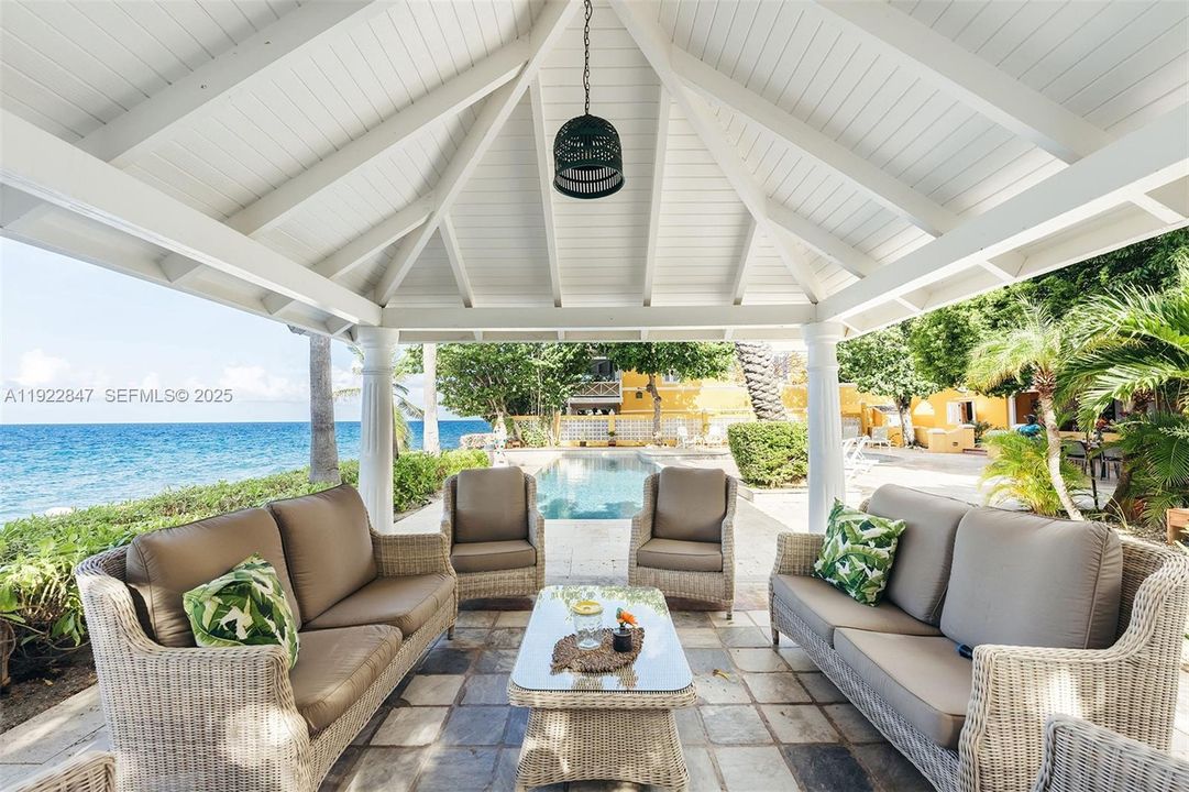 For Sale: $5,950,000 (9 beds, 8 baths, 600 Square Feet)