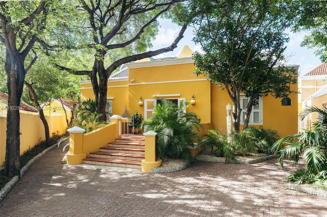 For Sale: $5,950,000 (9 beds, 8 baths, 600 Square Feet)