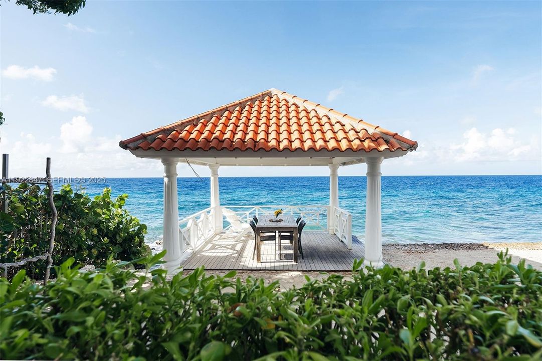 For Sale: $5,950,000 (9 beds, 8 baths, 600 Square Feet)