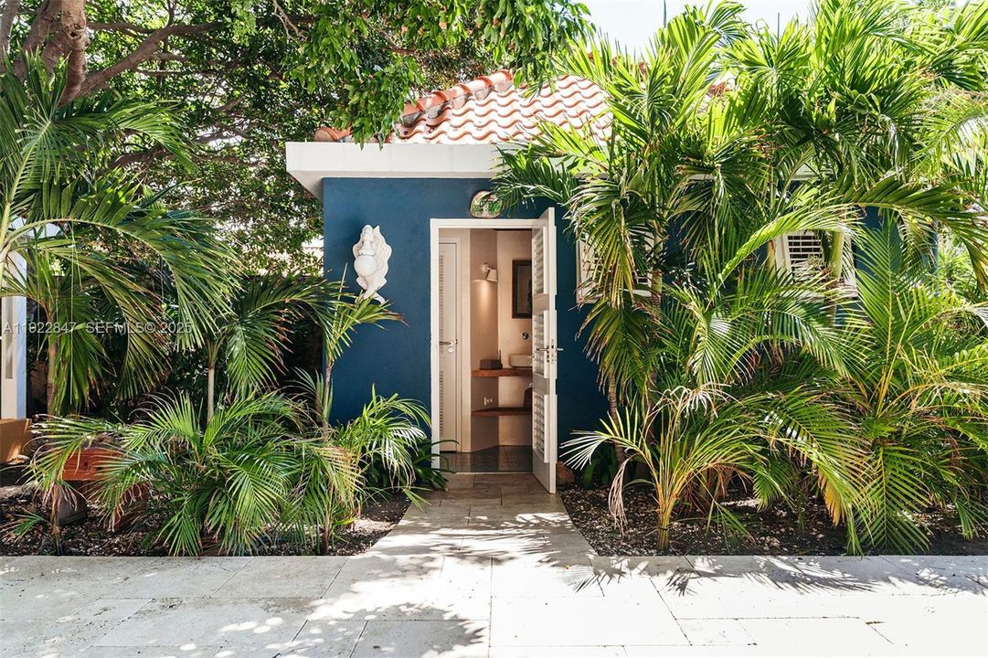 For Sale: $5,950,000 (9 beds, 8 baths, 600 Square Feet)