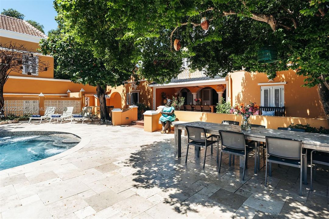 For Sale: $5,950,000 (9 beds, 8 baths, 600 Square Feet)