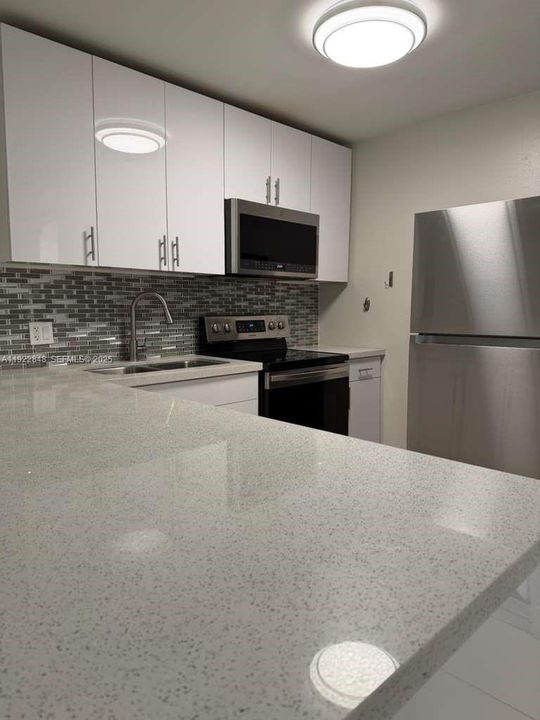 出租: $1,895 (1 贝兹, 1 浴室, 750 平方英尺)