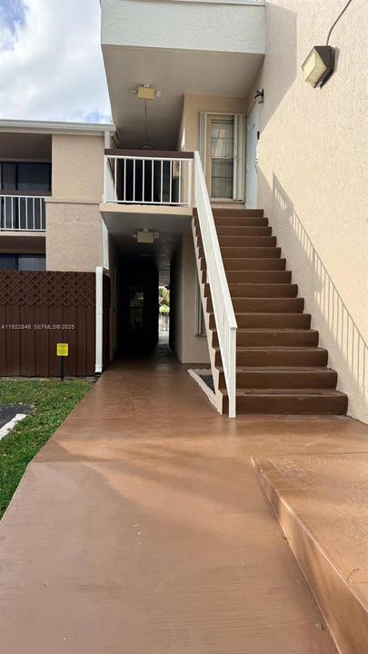 出租: $1,895 (1 贝兹, 1 浴室, 750 平方英尺)