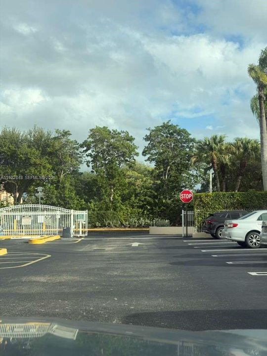 出租: $1,895 (1 贝兹, 1 浴室, 750 平方英尺)