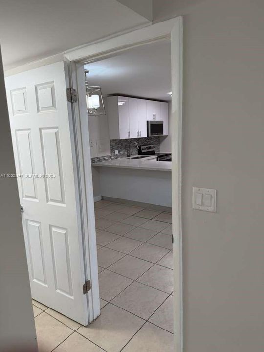 出租: $1,895 (1 贝兹, 1 浴室, 750 平方英尺)