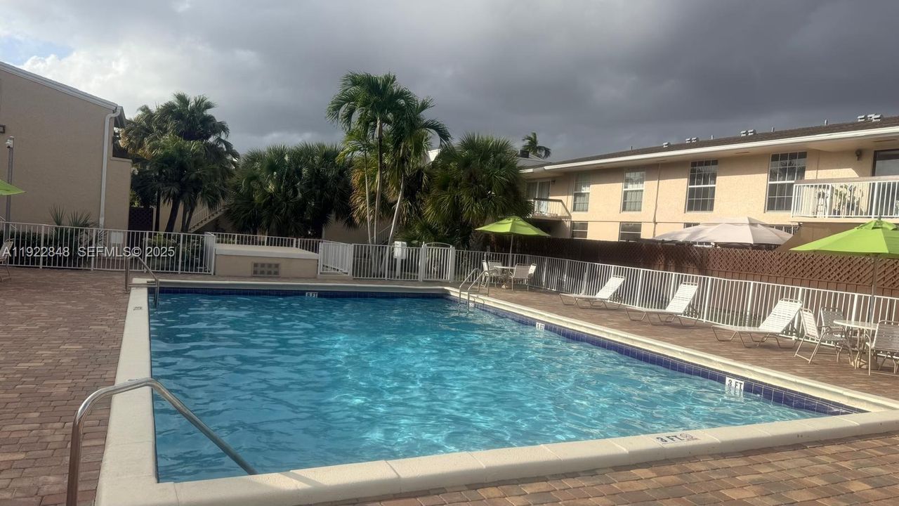 出租: $1,895 (1 贝兹, 1 浴室, 750 平方英尺)