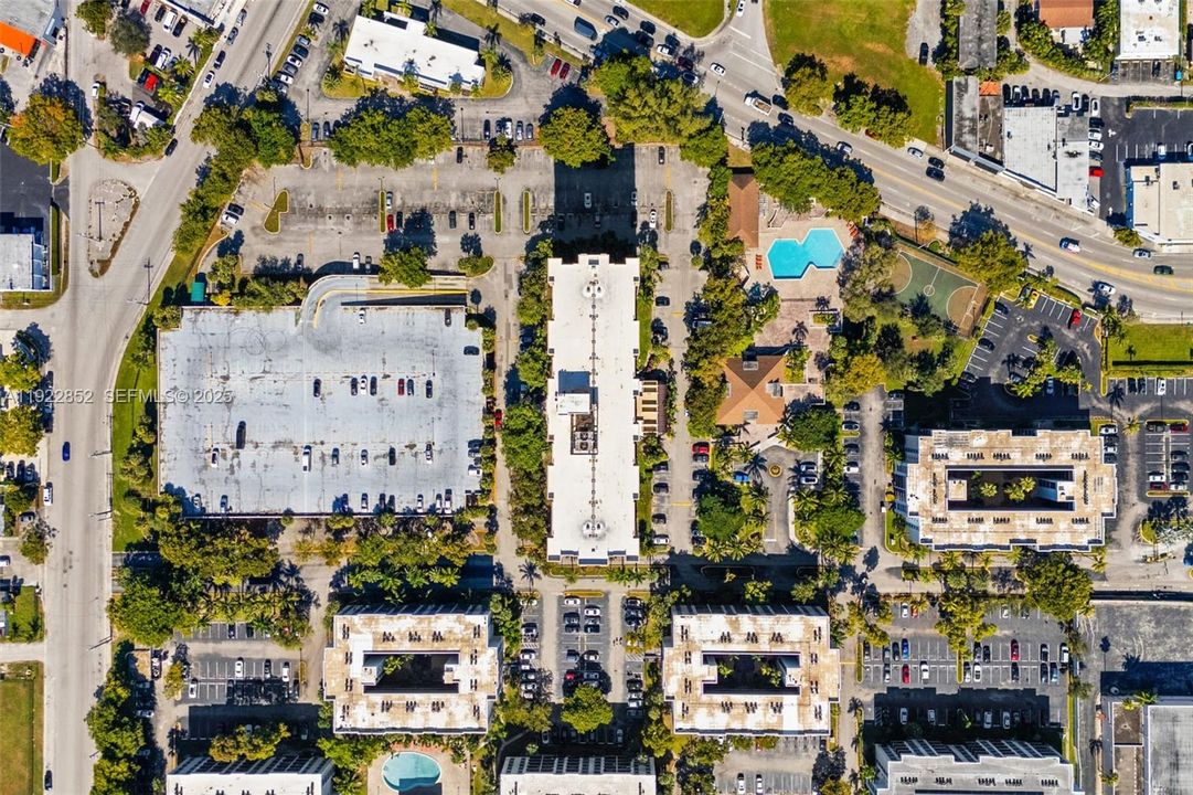 For Rent: $1,900 (1 beds, 1 baths, 782 Square Feet)