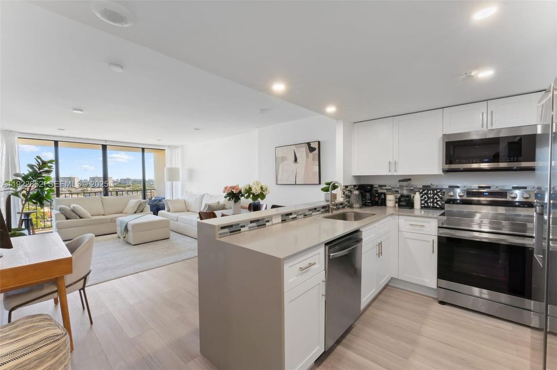 For Rent: $1,900 (1 beds, 1 baths, 782 Square Feet)