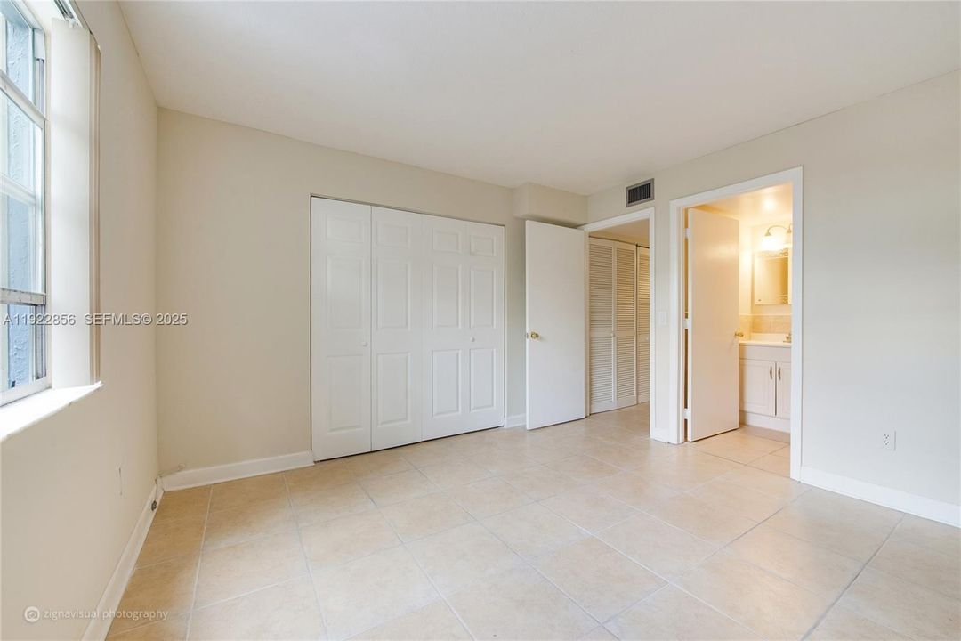 For Sale: $419,900 (2 beds, 2 baths, 960 Square Feet)