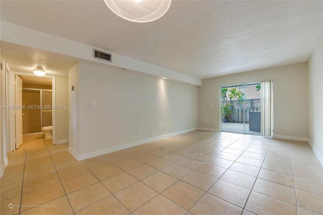 For Sale: $419,900 (2 beds, 2 baths, 960 Square Feet)