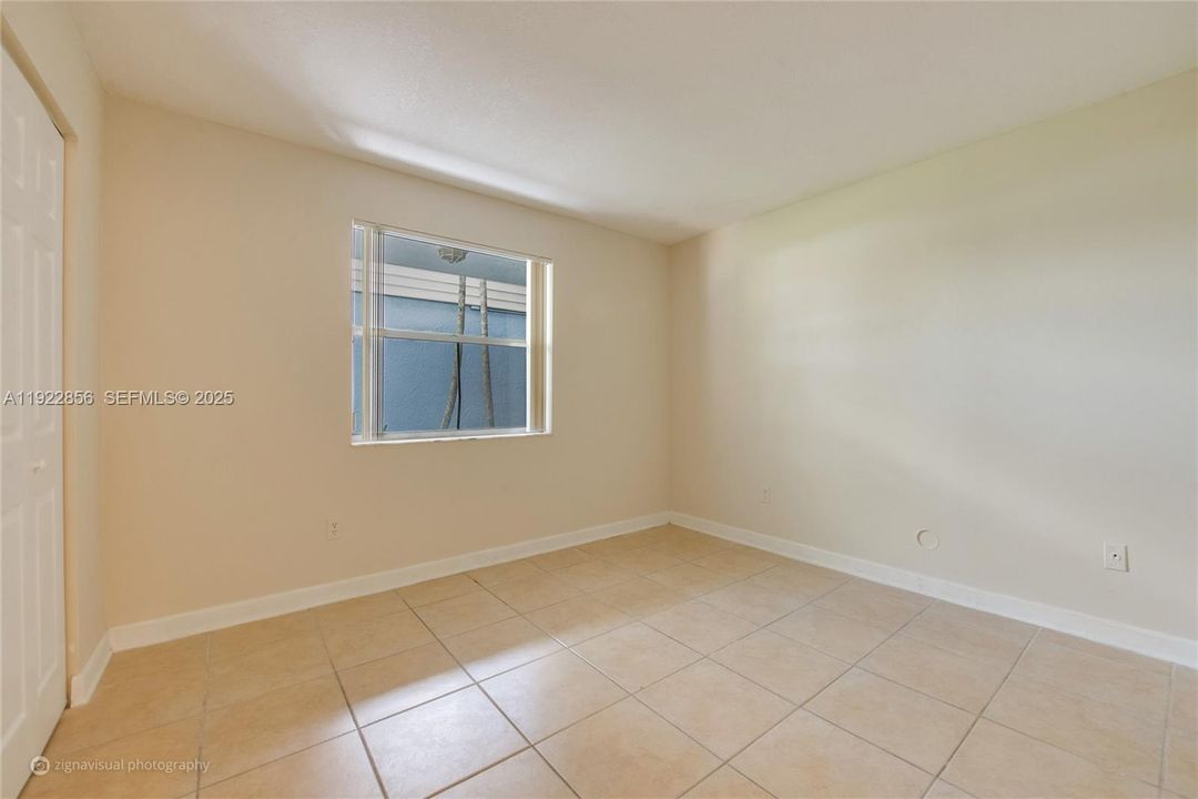 For Sale: $419,900 (2 beds, 2 baths, 960 Square Feet)