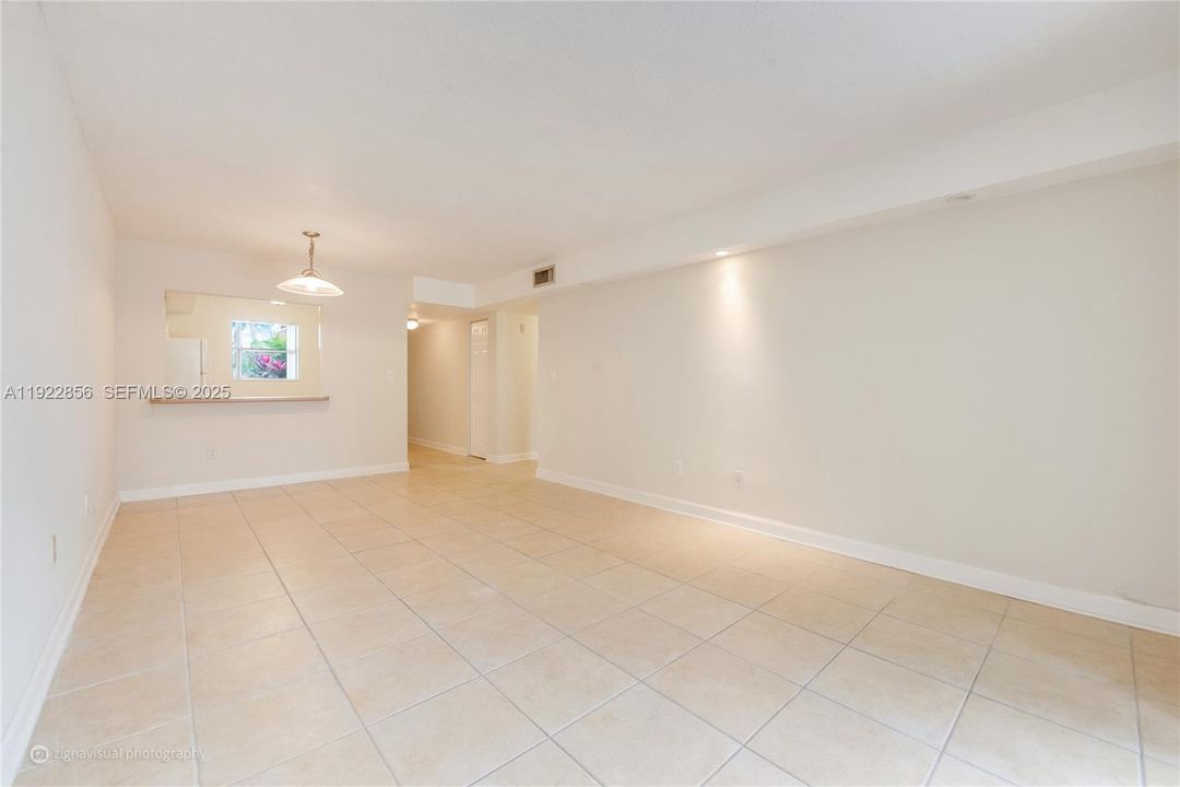 For Sale: $419,900 (2 beds, 2 baths, 960 Square Feet)