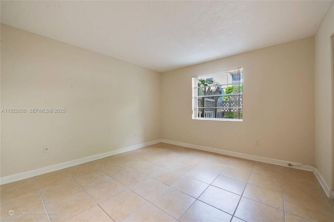For Sale: $419,900 (2 beds, 2 baths, 960 Square Feet)