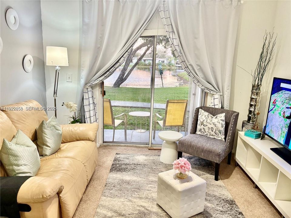 For Sale: $264,000 (2 beds, 2 baths, 854 Square Feet)