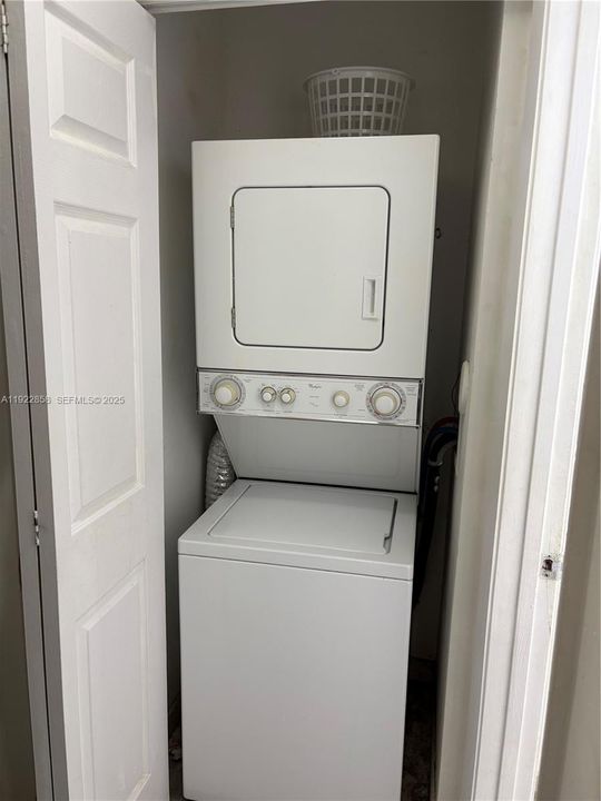 待售: $264,000 (2 贝兹, 2 浴室, 854 平方英尺)