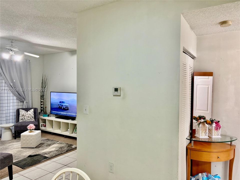 待售: $264,000 (2 贝兹, 2 浴室, 854 平方英尺)