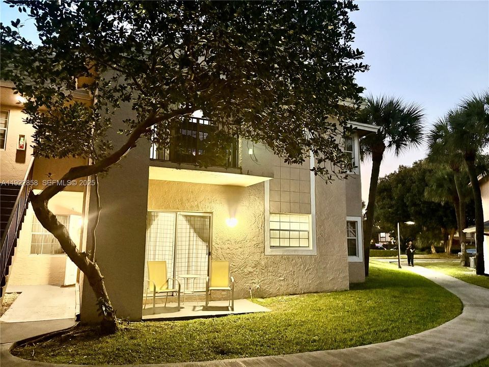 待售: $264,000 (2 贝兹, 2 浴室, 854 平方英尺)