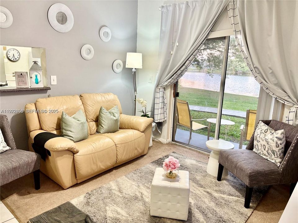 待售: $264,000 (2 贝兹, 2 浴室, 854 平方英尺)