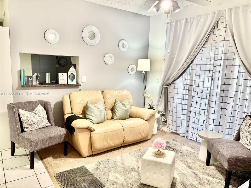 待售: $264,000 (2 贝兹, 2 浴室, 854 平方英尺)