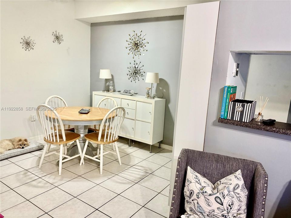 待售: $264,000 (2 贝兹, 2 浴室, 854 平方英尺)