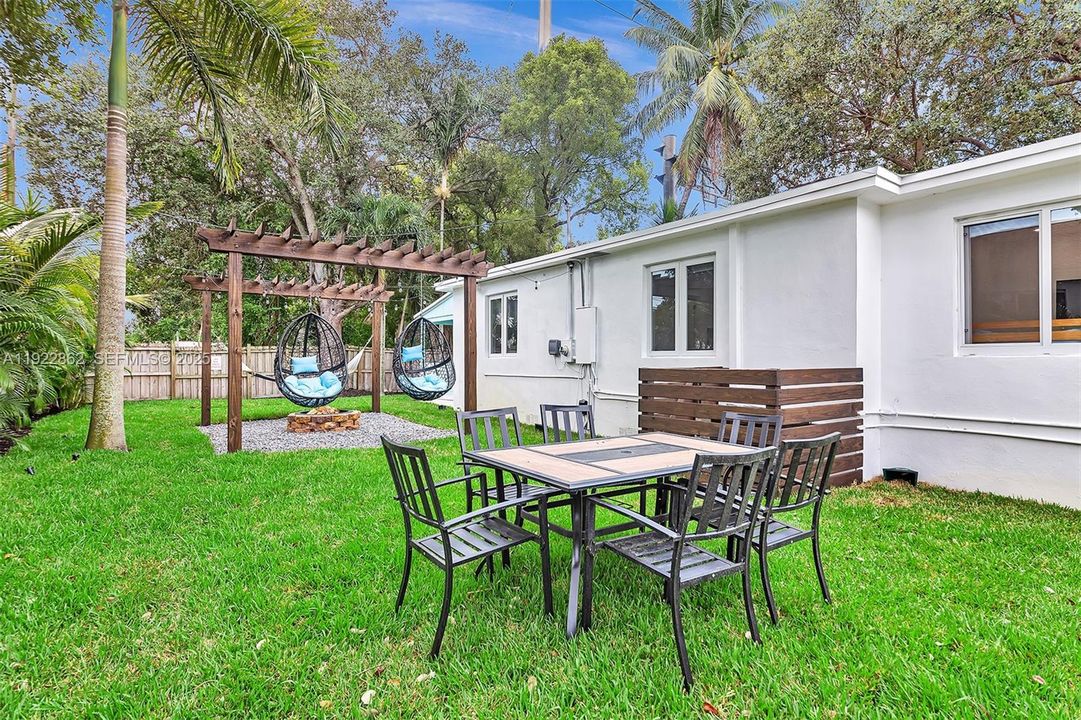 待售: $500,000 (4 贝兹, 3 浴室, 1262 平方英尺)