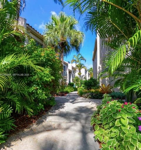 For Rent: $1,800 (2 beds, 1 baths, 870 Square Feet)