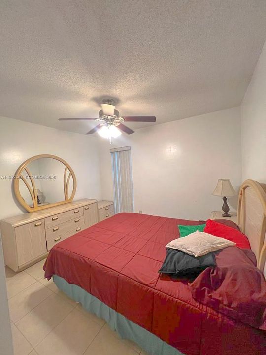 For Rent: $1,800 (2 beds, 1 baths, 870 Square Feet)