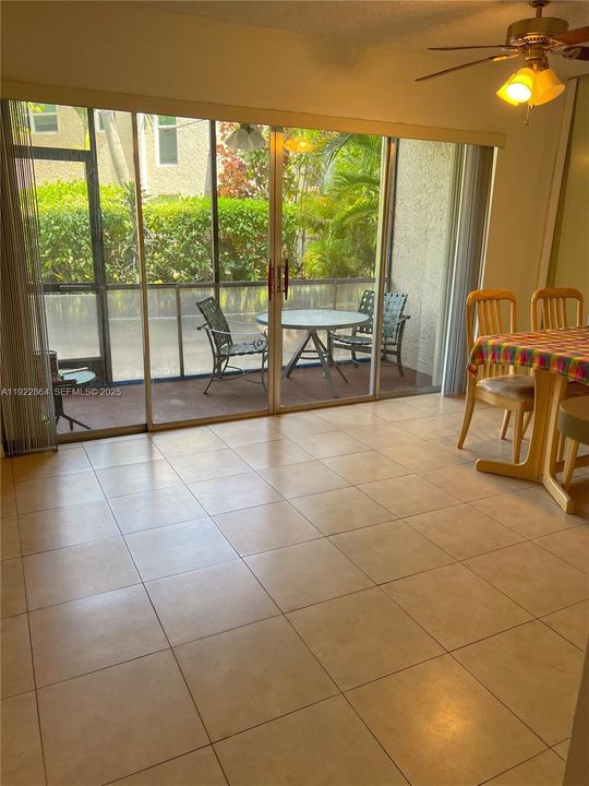 For Rent: $1,800 (2 beds, 1 baths, 870 Square Feet)