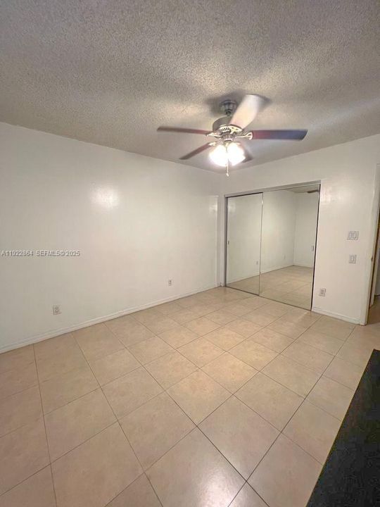For Rent: $1,800 (2 beds, 1 baths, 870 Square Feet)