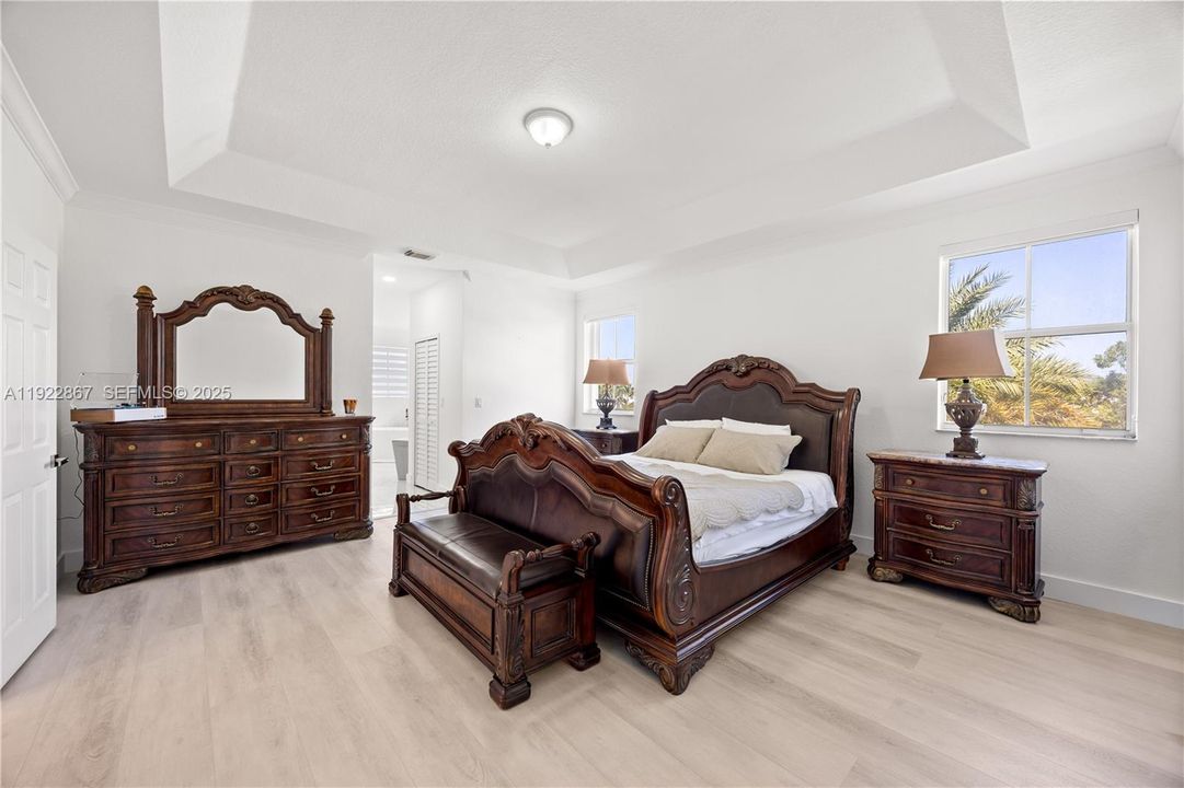 En Venta: $999,000 (5 camas, 4 baños, 2747 Pies cuadrados)