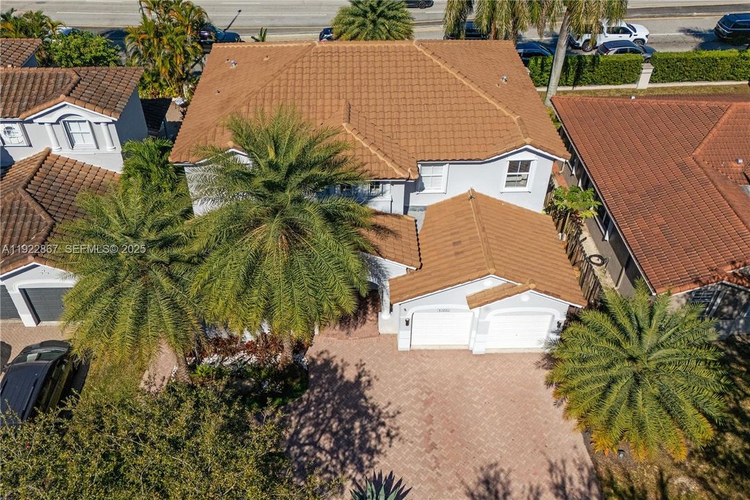 En Venta: $999,000 (5 camas, 4 baños, 2747 Pies cuadrados)