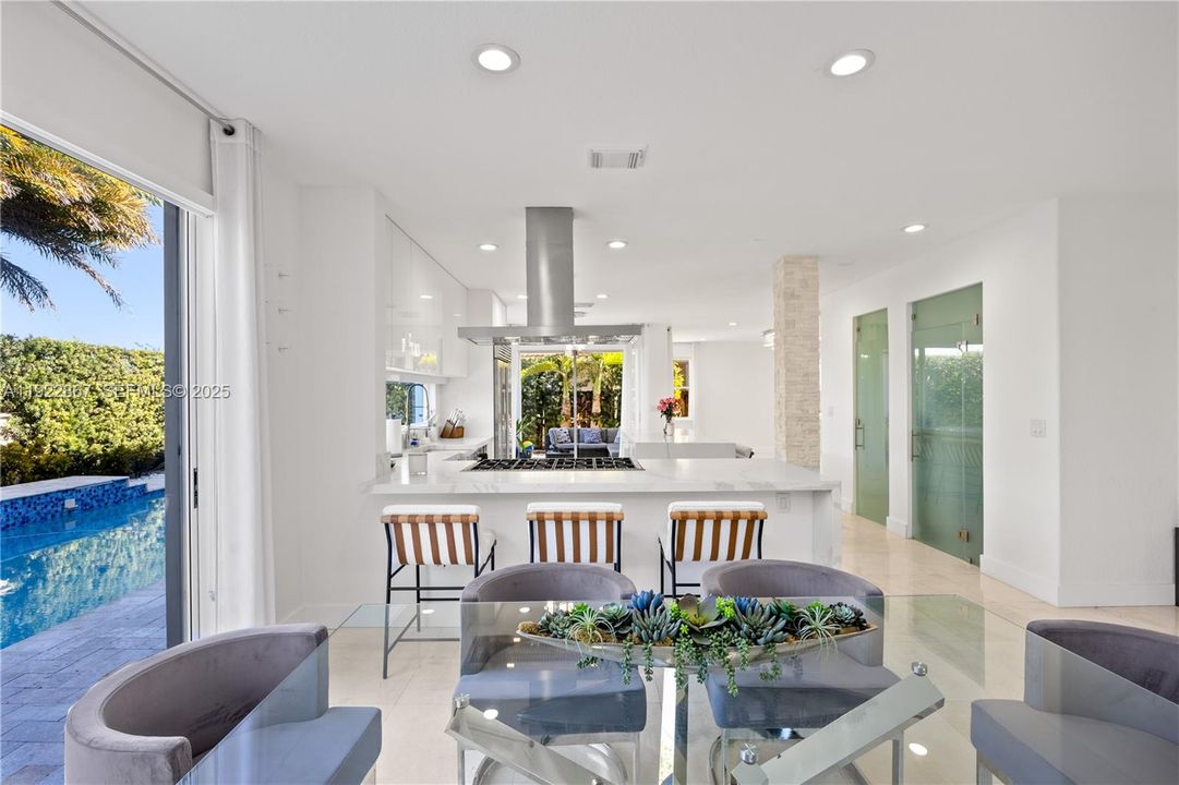 En Venta: $999,000 (5 camas, 4 baños, 2747 Pies cuadrados)