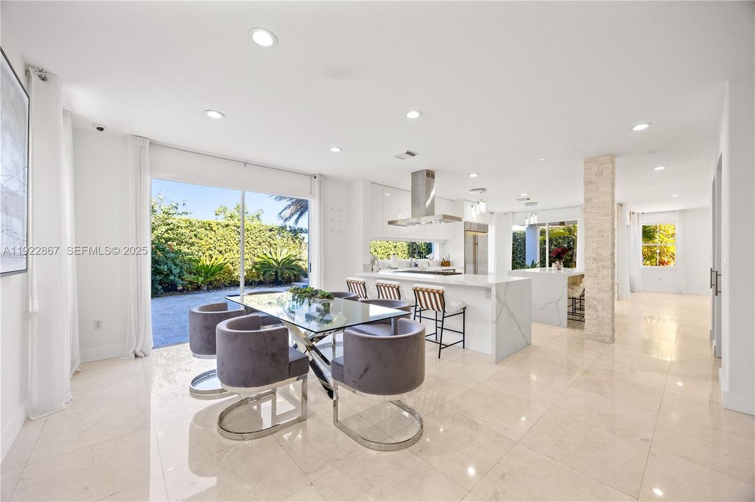 En Venta: $999,000 (5 camas, 4 baños, 2747 Pies cuadrados)