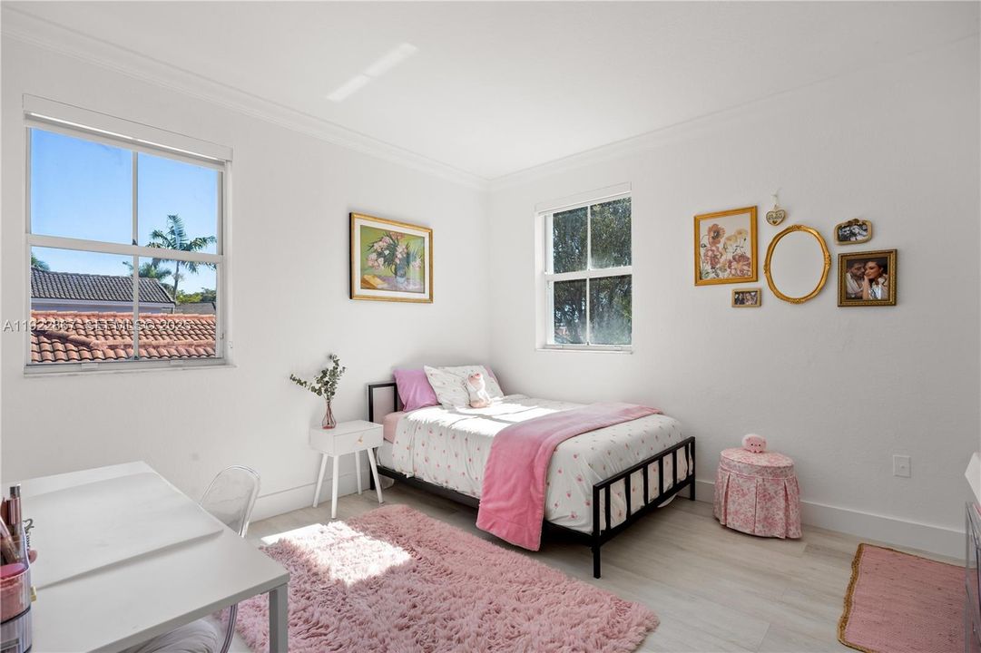 En Venta: $999,000 (5 camas, 4 baños, 2747 Pies cuadrados)