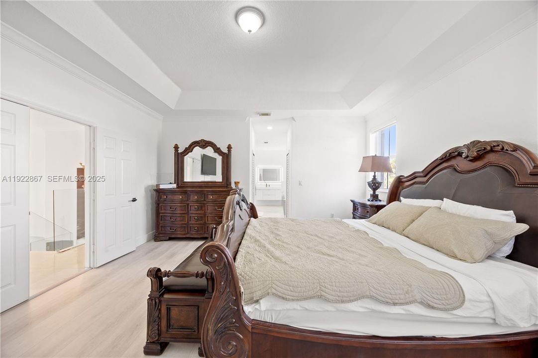 En Venta: $999,000 (5 camas, 4 baños, 2747 Pies cuadrados)