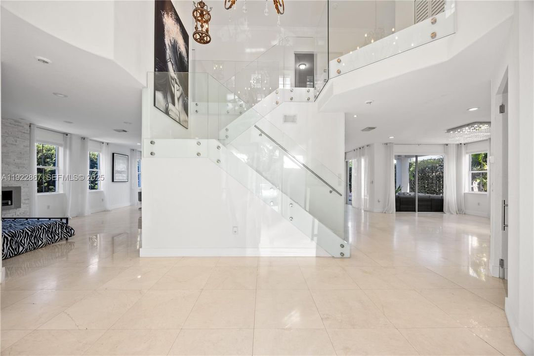 En Venta: $999,000 (5 camas, 4 baños, 2747 Pies cuadrados)