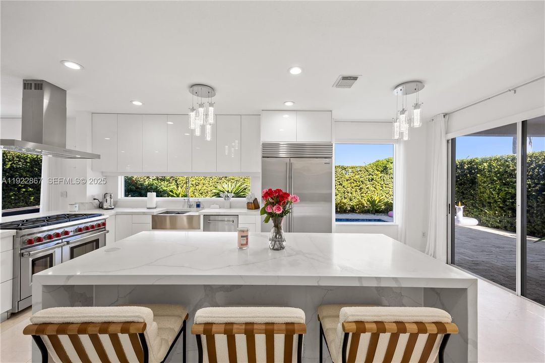 En Venta: $999,000 (5 camas, 4 baños, 2747 Pies cuadrados)