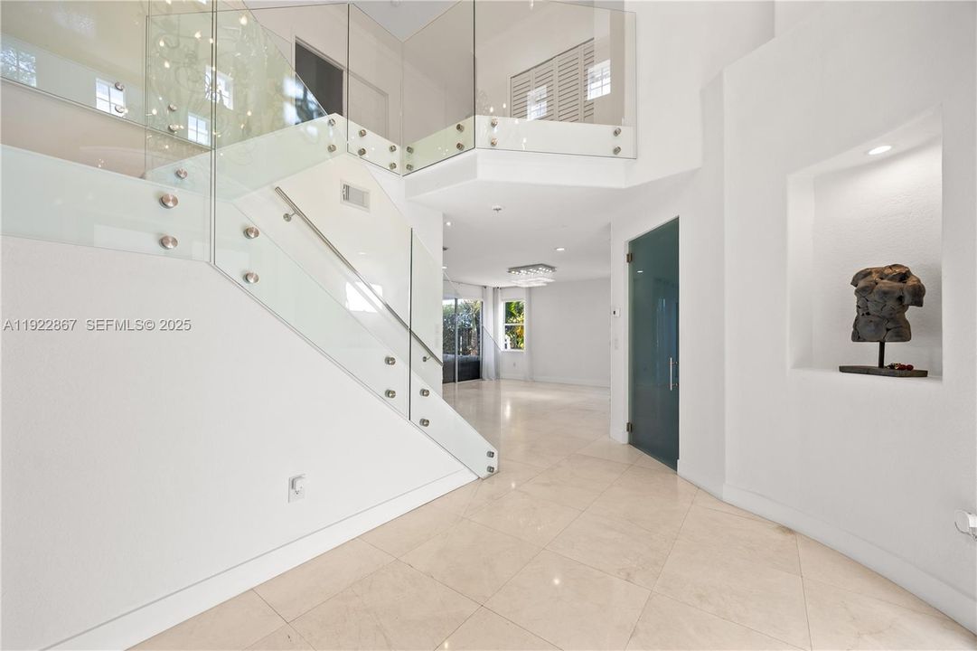 En Venta: $999,000 (5 camas, 4 baños, 2747 Pies cuadrados)