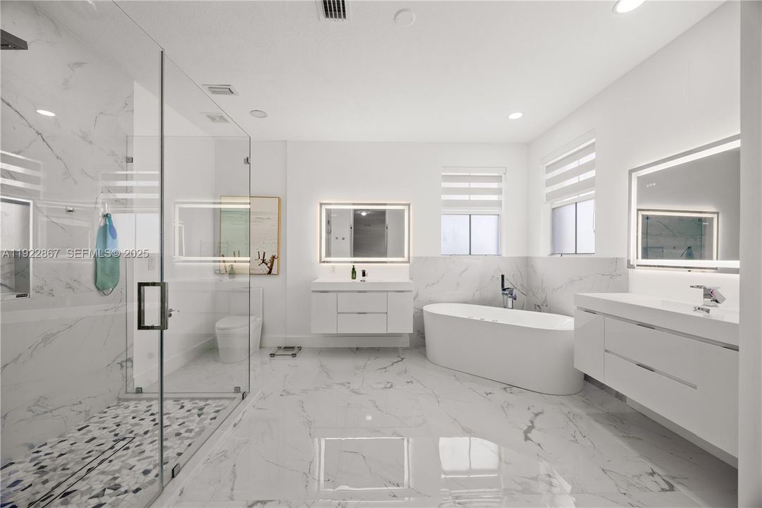 En Venta: $999,000 (5 camas, 4 baños, 2747 Pies cuadrados)