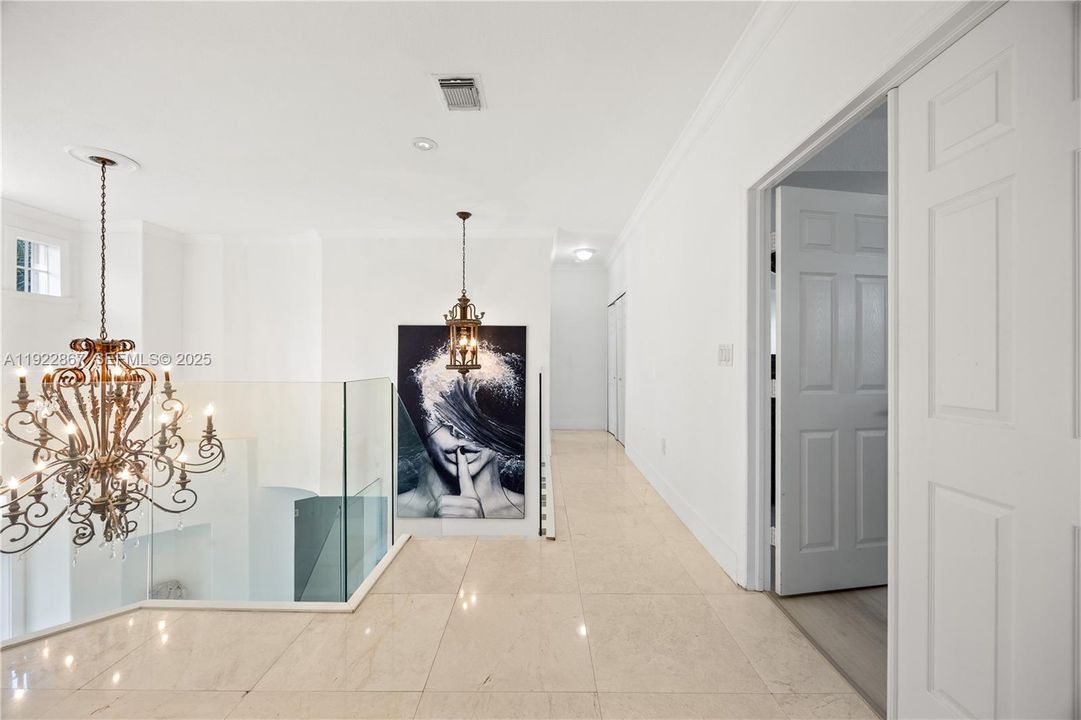 En Venta: $999,000 (5 camas, 4 baños, 2747 Pies cuadrados)