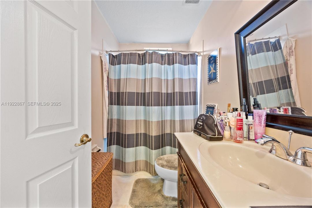 En Venta: $999,000 (5 camas, 4 baños, 2747 Pies cuadrados)